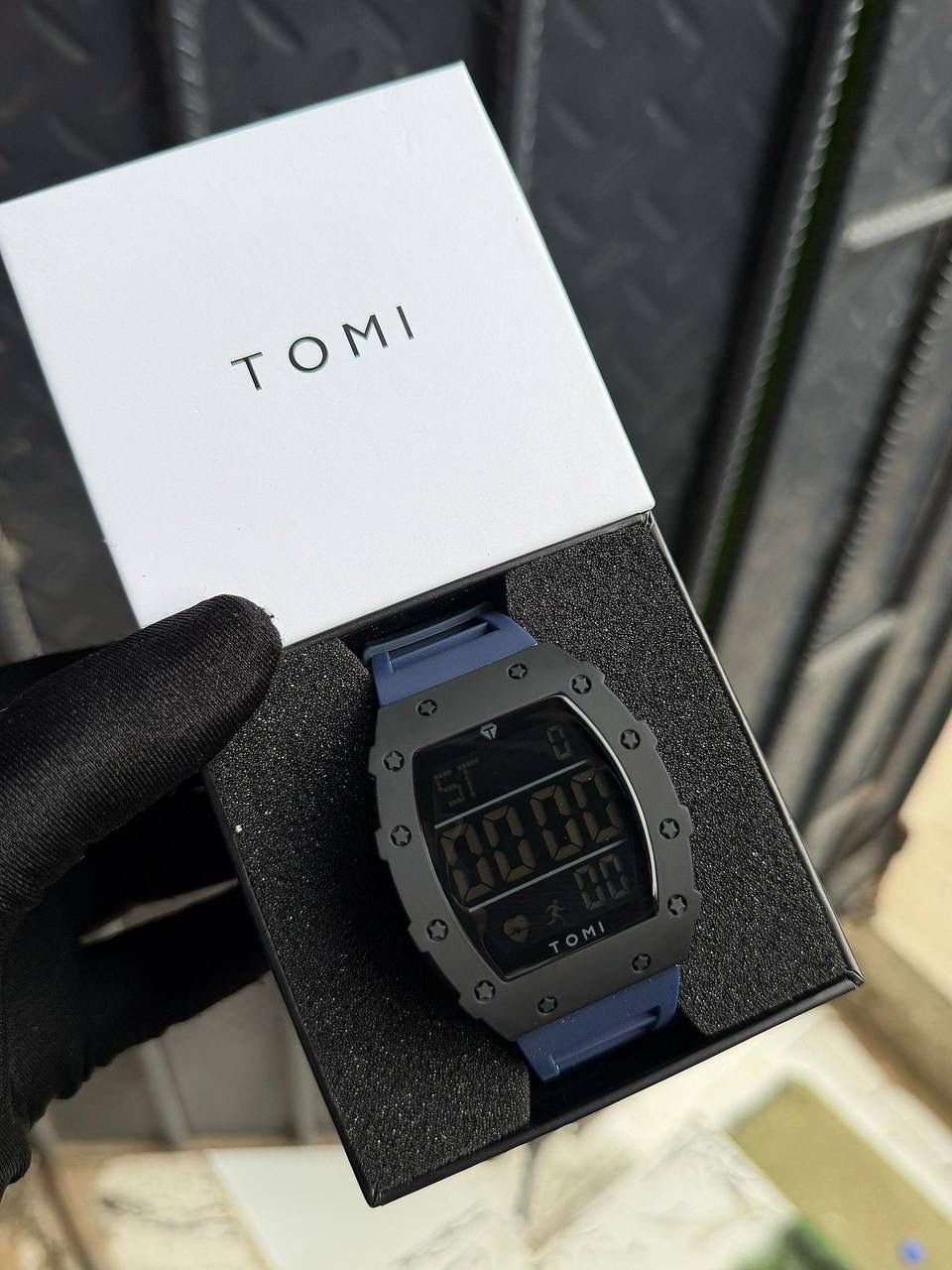 Tomi Silicone Watch - Image 3