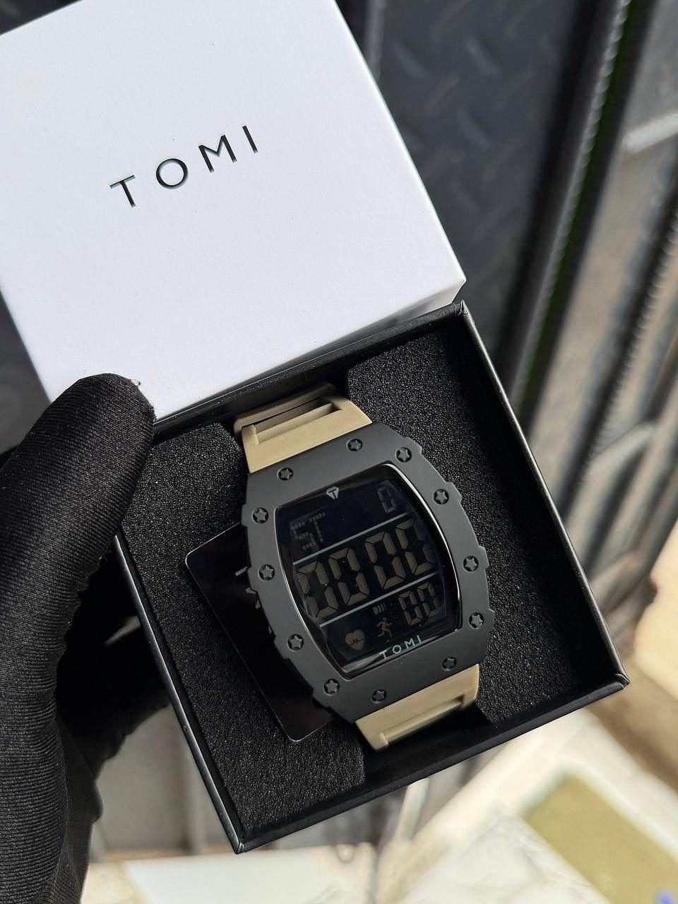 Tomi Silicone Watch - Image 5